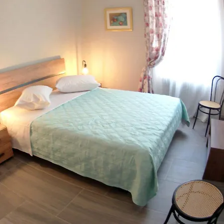 The Traditional Athenian House For 6, Near Metro Athens