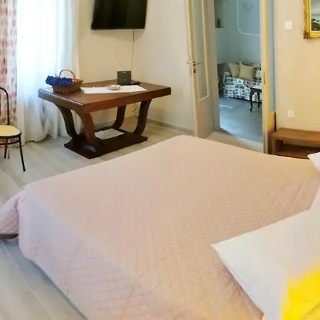 Apartment The Traditional Athenian House For 6, Near Metro