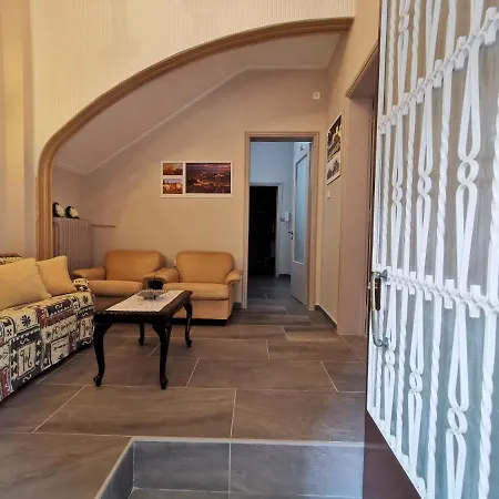 The Traditional Athenian House For 6, Near Metro Apartment Athens